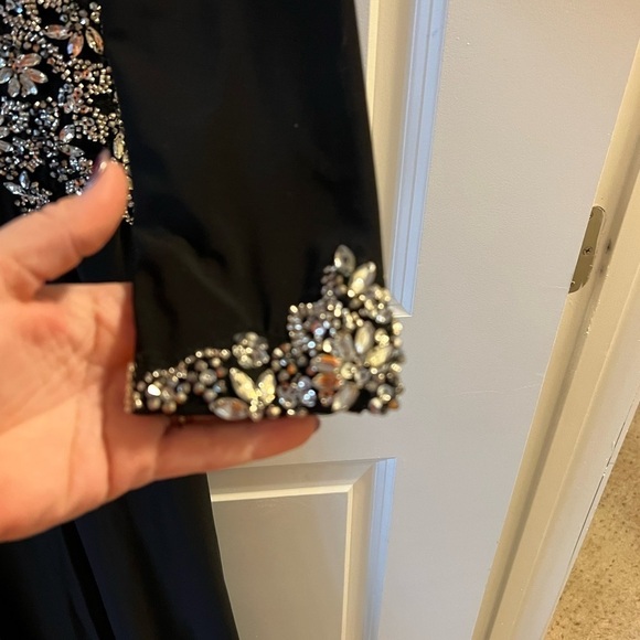 Mac Duggal Embellished Long Sleeve Plunge Neck Jersey Gown Dress - Picture 3 of 6